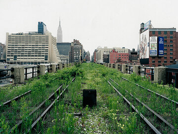 The High Line in New York - An Urban Elevated Park Overlooking NYC's Famous  Skyline – Go Guides